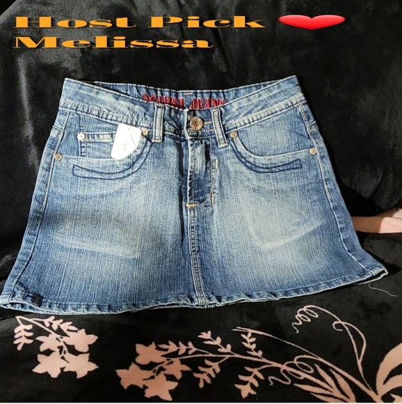 WAS $25  Women's MED  Denim MINI Skirt Condition New - Picture 3 of 14